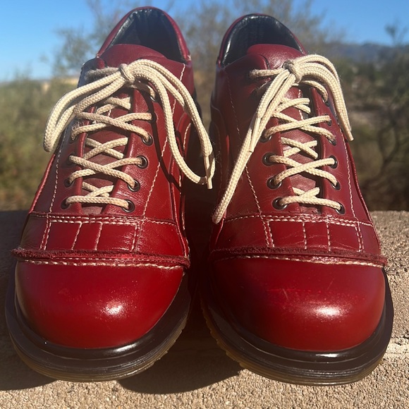 🏴󠁧󠁢󠁥󠁮󠁧󠁿 Vintage Dr. Martens MIE Red 7 Eye Casual Oxfords UK 5 - Picture 3 of 17
